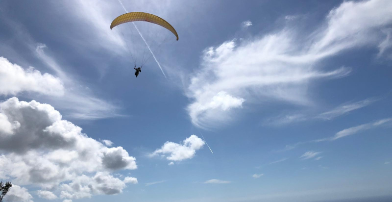 Scopri la bellezza della Costa degli Dei con un volo in parapendio a Tropea