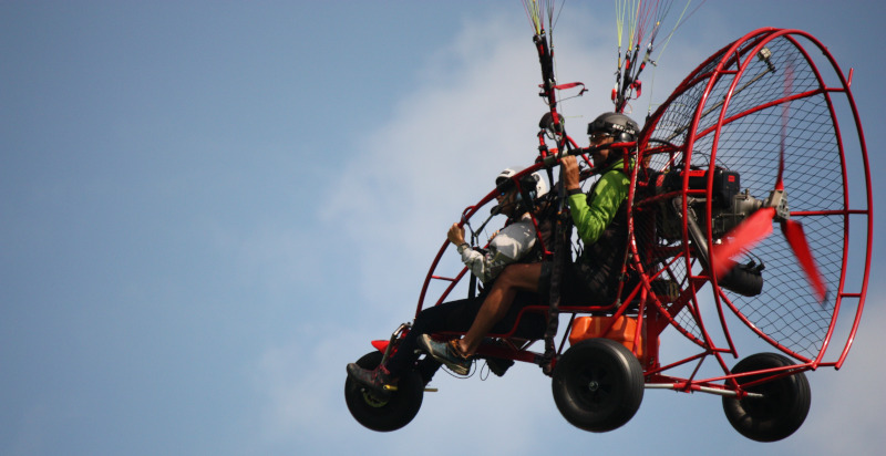 Esperienza di volo in paramotore per tutte le età