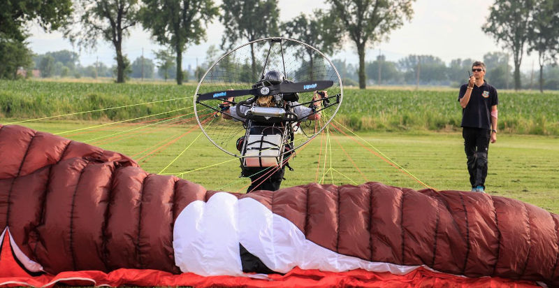 Volo biposto in paramotore sopra i cieli di Dovera