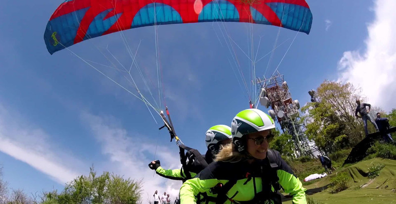 Decollo in parapendio a Diecimo: veduta delle colline toscane