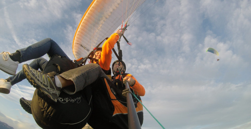 Volo parapendio con atterraggio vicino al paese di Fosse, Lessinia