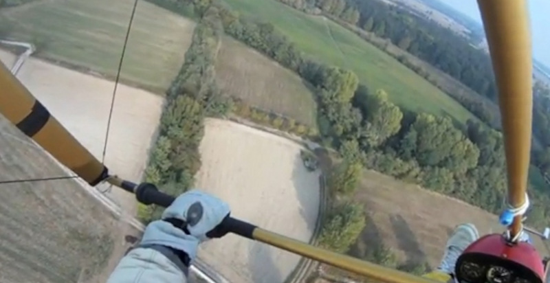 Volo biposto in deltaplano a motore con decollo da Cisliano