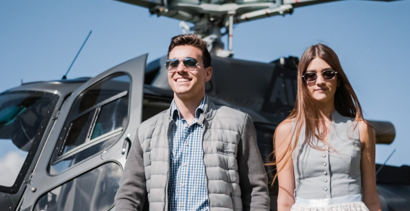 Esperienza di volo in elicottero con aperitivo sulle Dolomiti