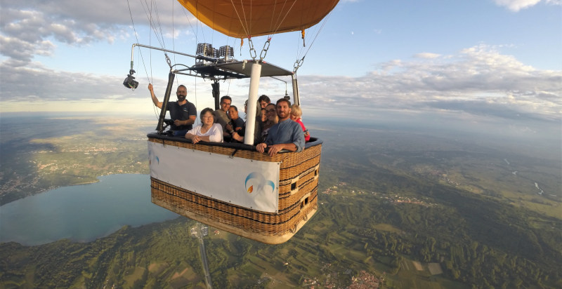 Vista panoramica da mongolfiera a Masino