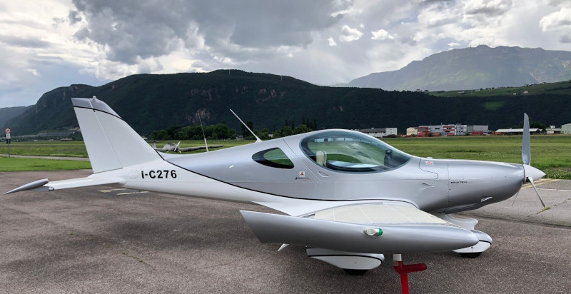 Volo panoramico con aereo ultraleggero sopra le Dolomiti
