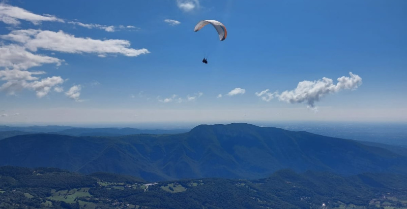 volo parapendio biposto alto vista montagne monte baldo