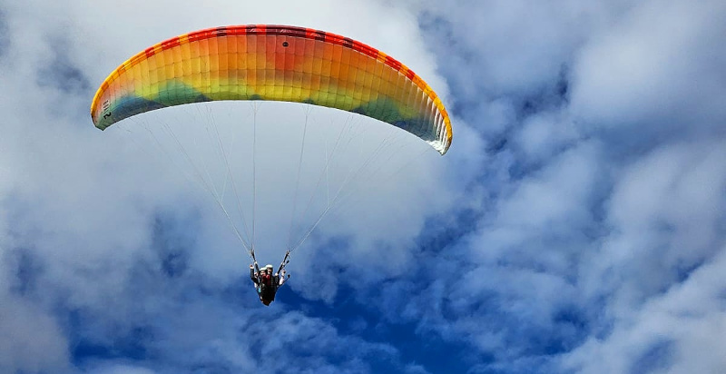Esperienza di volo in parapendio nelle Alpi trentine