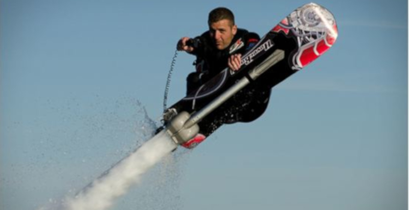 Sport acquatico di hoverboard a Badolato Marina Calabria