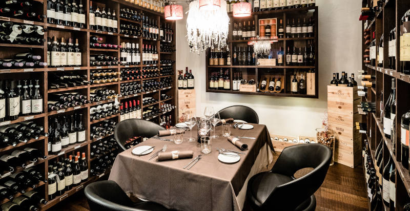 Tavola elegantemente apparecchiata al Ristorante Nives in Val Gardena 