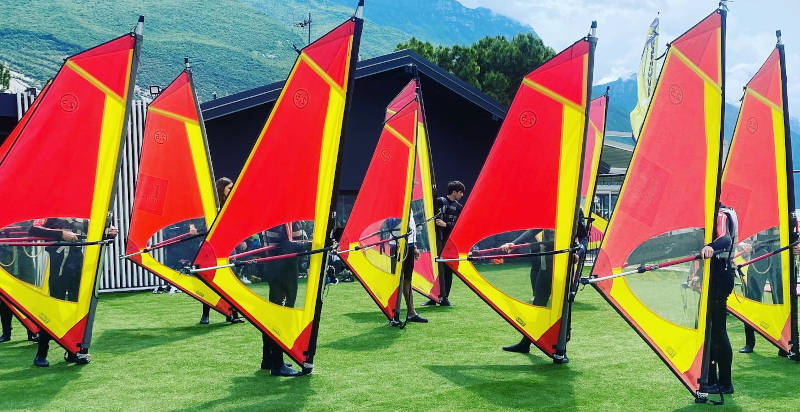 Lezione base windsurf lago di Garda