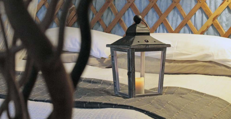 particolari all'interno della yurta nella Frazione di Montecastello vicino Pisa