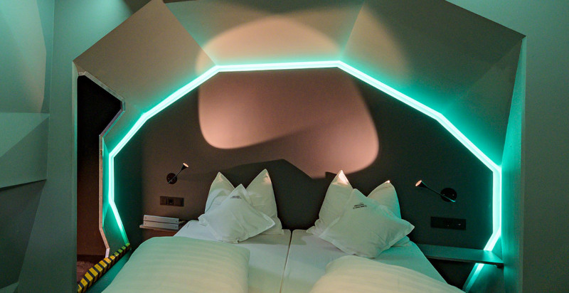 Letto nella stanza Apollo 11 ispirata alla missione lunare