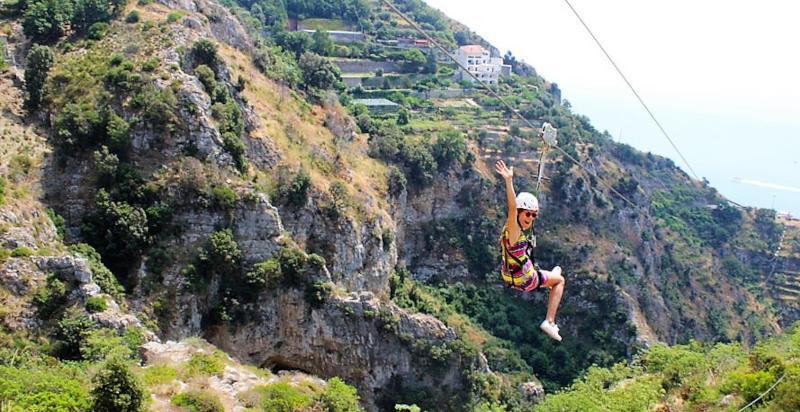 Panorama del golfo di Salerno dal volo zipline a Furore